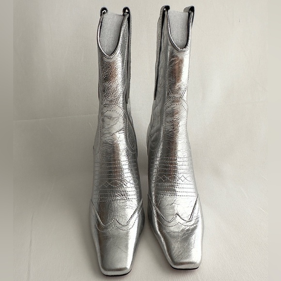 ✨New STEVE MADDEN Josefine Squared Toe Leather Western Booties Silver 7.5M - Picture 3 of 9